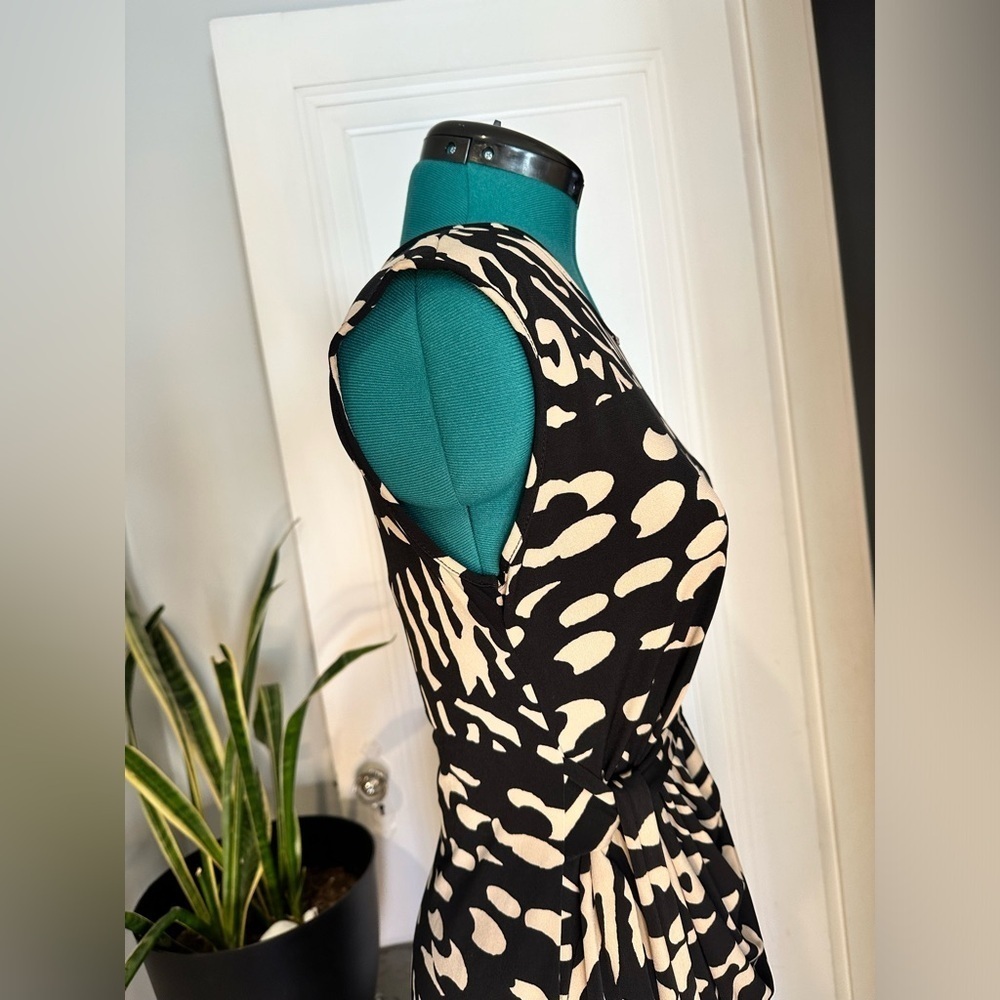 Motherhood Maternity size small Black and Tan Dotted Speckle Dress w/ Tie Front - Picture 9 of 16